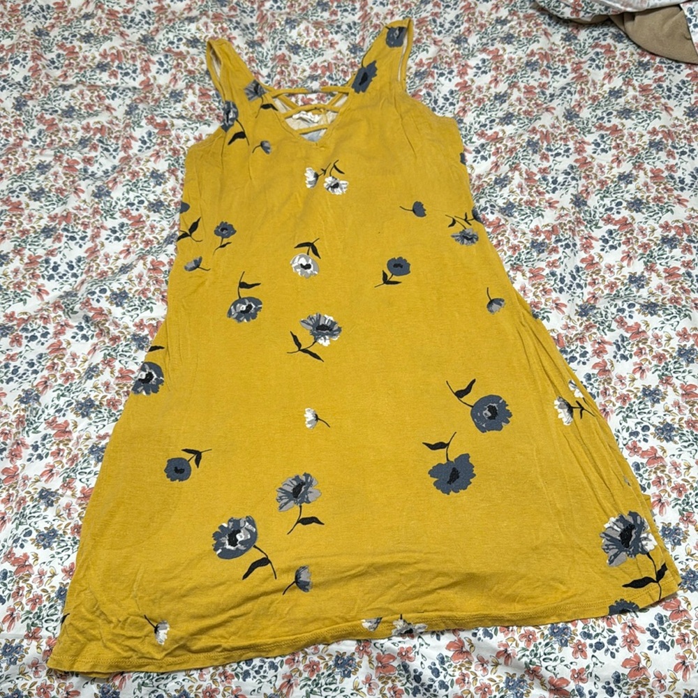 Maurice’s dress yellow with blue and white flowers